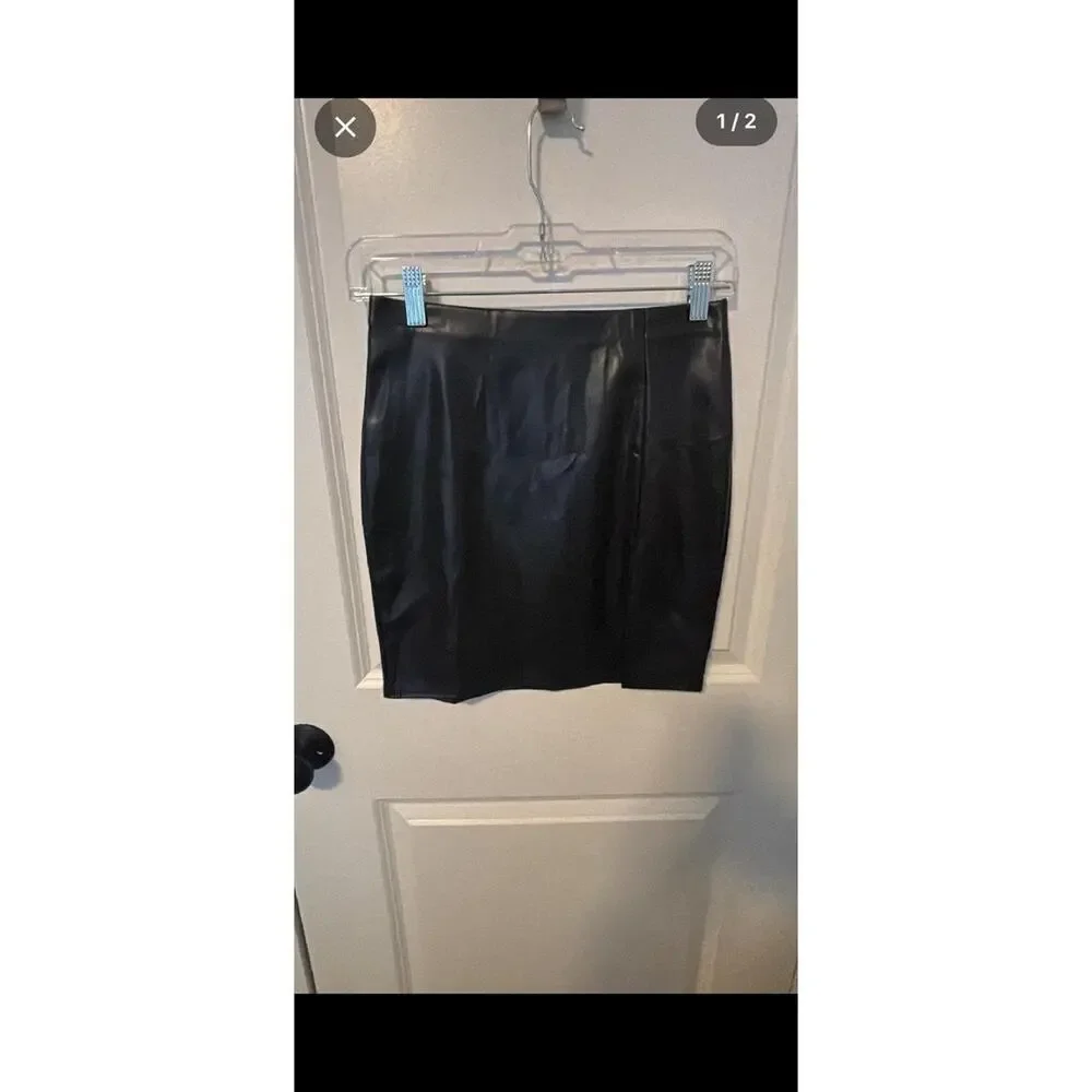 Black Faux Leather Mini Skirt‎ with Side Slit SZ M NWOT